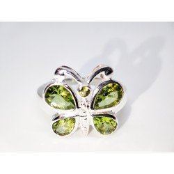 Bague de forme papillon sur...